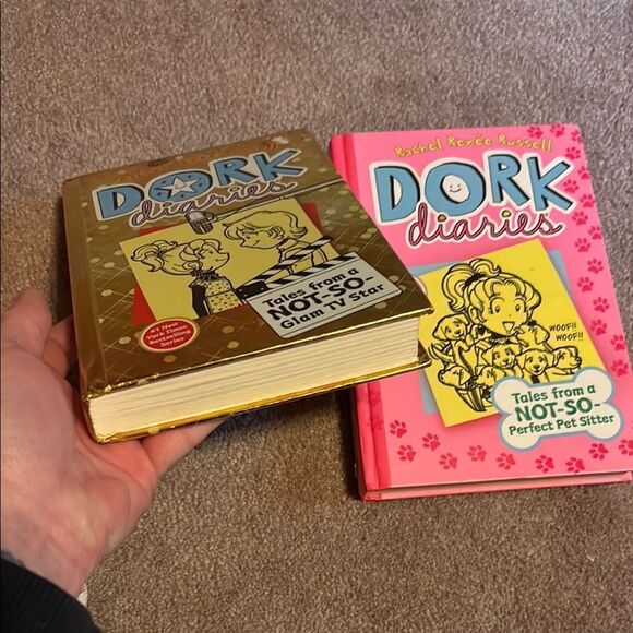 Dork Diaries Graphic Novel set - Picture 4 of 8